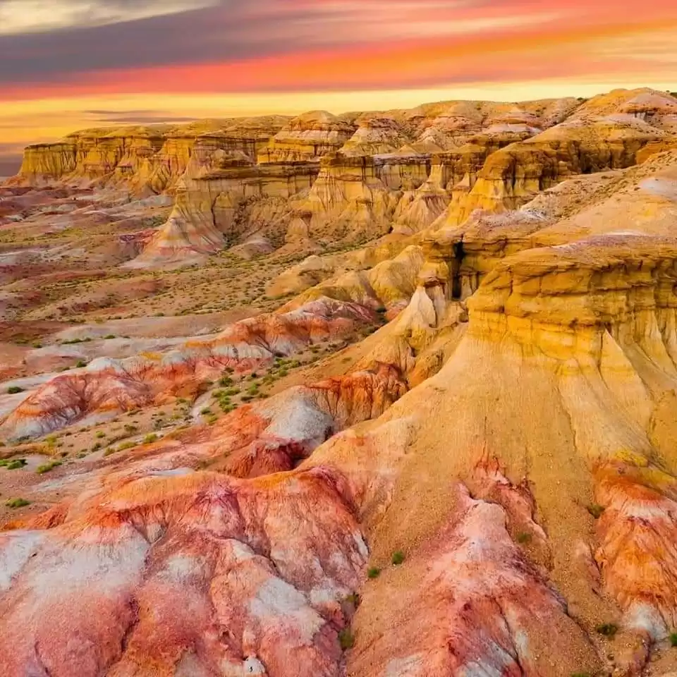 Ikh Gazriin Chuluu – Tsagaan Suvarga photo